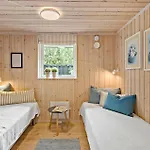 2 Bedroom Cozy In Casa vacanze Højslev