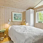 2 Bedroom Cozy In Casa vacanze Højslev