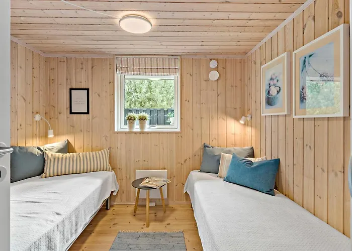 2 Bedroom Cozy In Dom wakacyjny Højslev