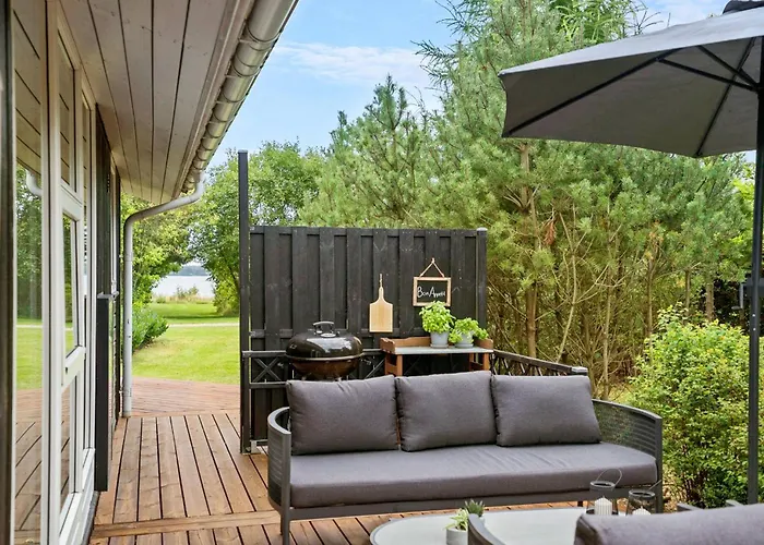 2 Bedroom Cozy In 霍伊斯莱乌